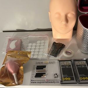 Eyelashes kit with the head to practice